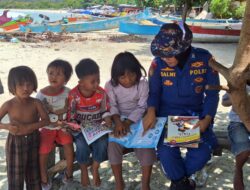 Perpustakaan keliling Sat Polair Polres Loteng Tingkatkan Minat Baca Anak Pesisir.