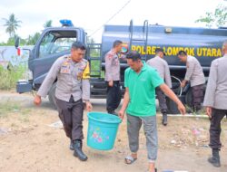 Polres Lombok Utara Distribusikan 5000 Liter Air Bersih untuk Warga Dusun Lokok Beru