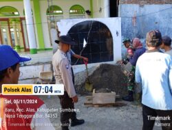 Dukung Pembangunan Fasilitas Ibadah, TNI-Polri Bersama Warga Kompak Gotong Royong