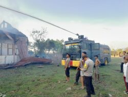 Gerak Cepat Polres Dompu dan Polsek Manggelewa Tangani Kebakaran Hebat Landa SMPN 1 Manggelewa
