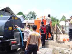 Polres Lombok Utara Salurkan Air Bersih di Tengah Kemarau Panjang