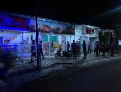 Patroli Fajar Humanis Polres Loteng Cegah Aksi Kriminal Pada Malam Hari Jelang Pilkada 2024.