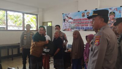 Jaga Kondusivitas, Polda NTB Salurkan Bantuan di Desa Kebon Ayu Pasca Pilkada