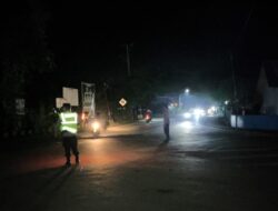 Antisipasi Kepadatan: Polsek Lembar Jaga Lalu Lintas Malam Tahun Baru