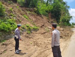 Wisata Aman dan Nyaman: Patroli Polsek Lembar di Batu Melangit Sasar 3C & Cuaca Ekstrem