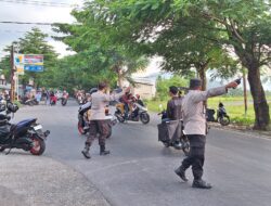 Ngabuburit Aman! Polsek Gerung Atur Lalu Lintas dan Cegah Balap Liar