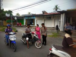 Ramadhan Berkah, Polsek Labuapi Bagikan Takjil Gratis