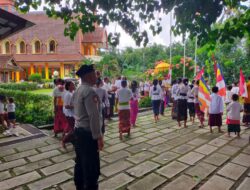 Pengambilan Air Suci Waisak di Kemalik Tendaun Berjalan Aman