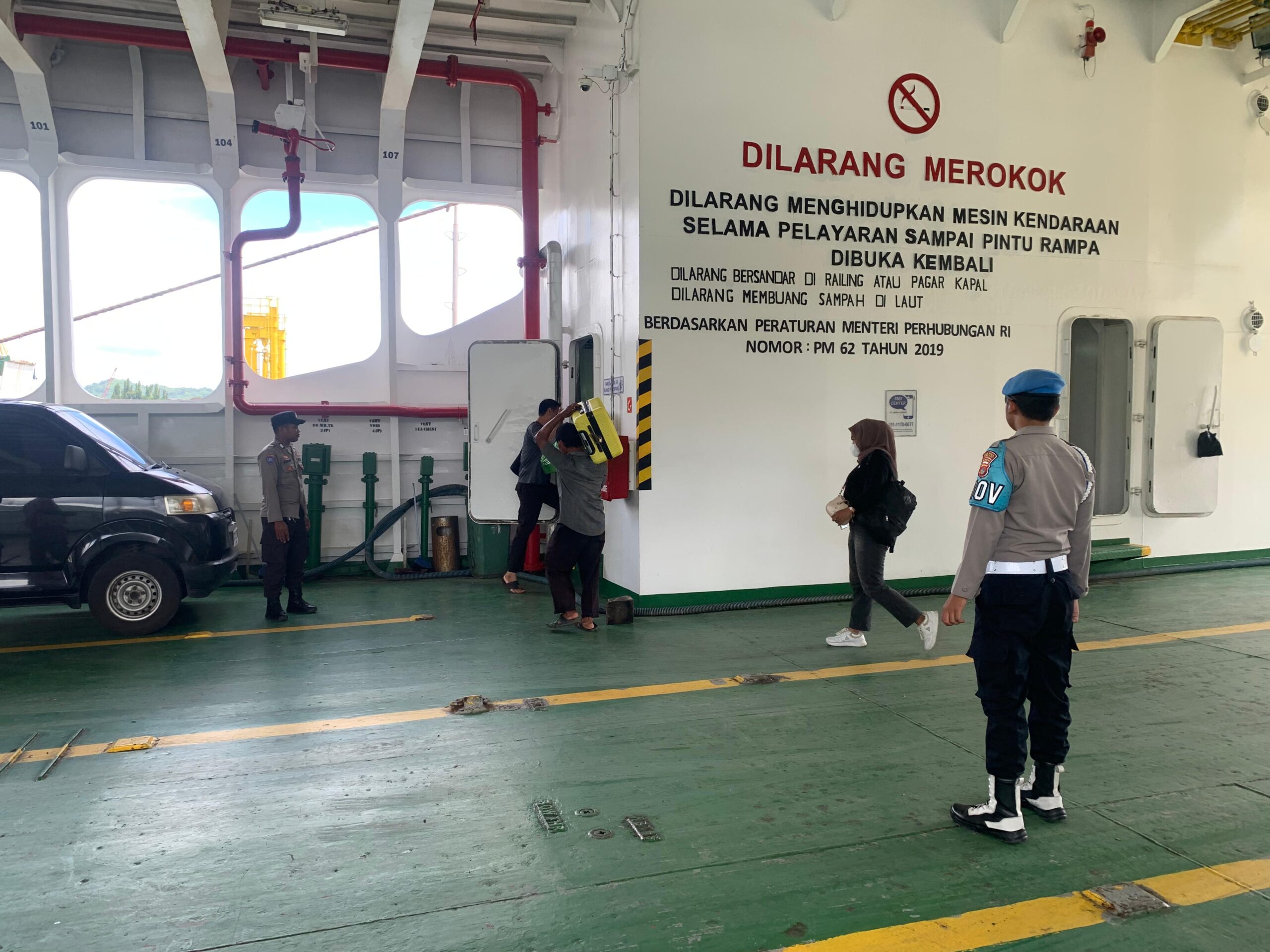 Polisi Aktif di Pelabuhan Lembar: Pastikan Rasa Aman dan Tertib