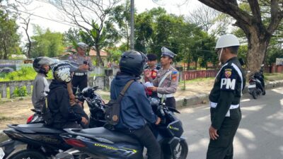 Edukasi dan Teguran Persuasif Warnai Operasi Patuh di Timur Bundaran GMS, Lombok Barat
