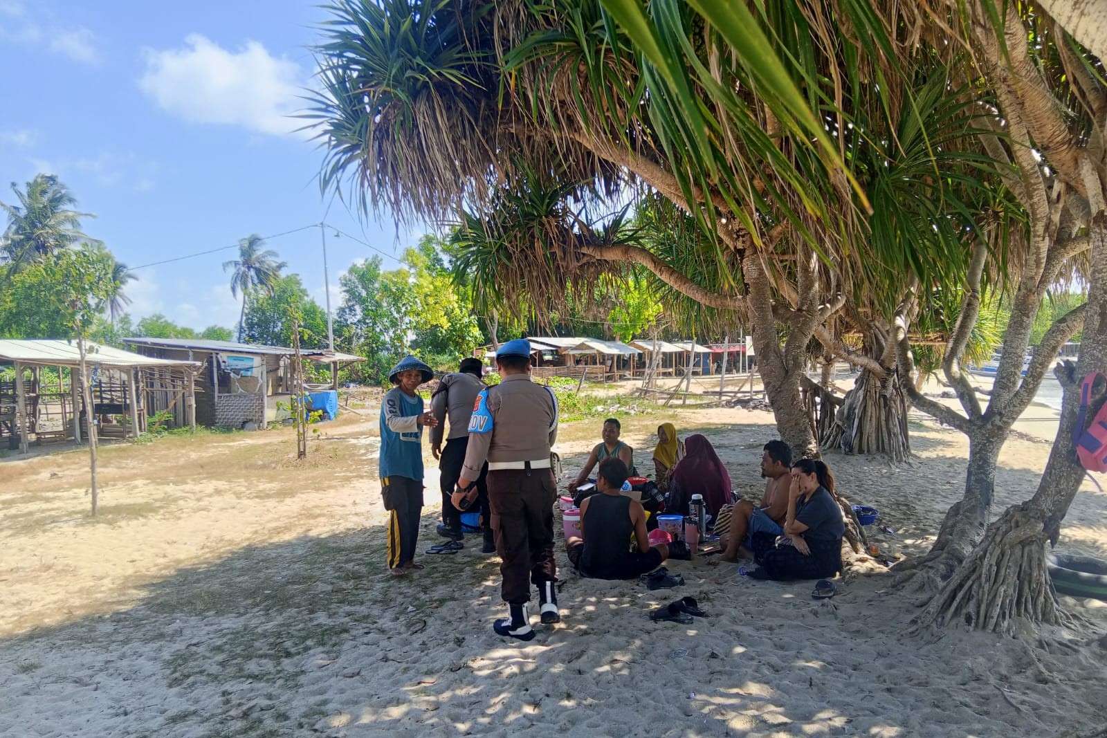 Polsek Sekotong Perketat Patroli Wisata Pantai Elak-Elak demi Keamanan Wisatawan