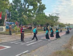 Polsek Khayangan Gelar Giat Rawan Pagi di Depan SMPN 1 Khayangan