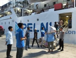 Polsek Kawasan Pelabuhan Laut Bima Amankan Kedatangan KM Wilis yang Lakukan Embarkasi dan Debarkasi Penumpang
