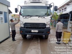 Polsubsektor KP3 Laut Sape Laksanakan Pengamanan Keberangkatan KMP Cakalang Tujuan Labuan Bajo