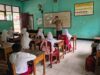Bhabinkamtibmas Desa Banjar Dampingi Distribusi MBG, Sekaligus Edukasi Hukum dan Tertib Lalu Lintas di SDN Banjar