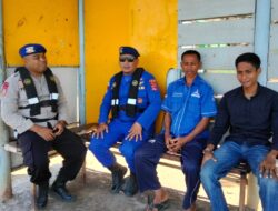 Melalui Program Binmas, Satpolairud Polres Bima Sambangi Warga Pesisir dan Sampaikan Himbauan Keselamatan Beraktifitas di Laut