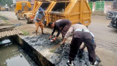Cegah Banjir dan Edukasi Warga Jaga Kebersihan, Polsek Belo Menggelar Bakti Sosial Bersihkan Sampah dan Saluran Air
